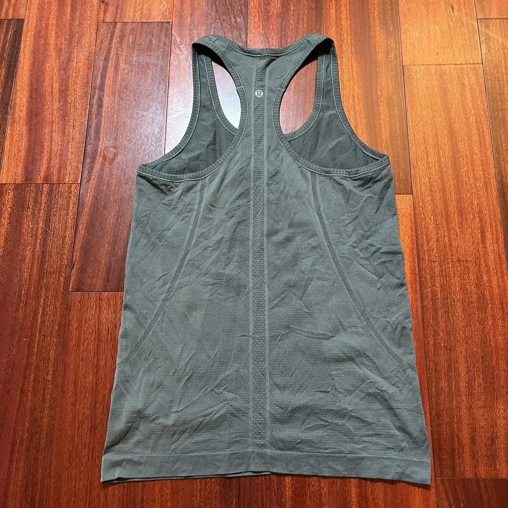 Lululemon Swiftly Tech Racerback Tank Top 2.0 Green Size 8 Athletic Running *